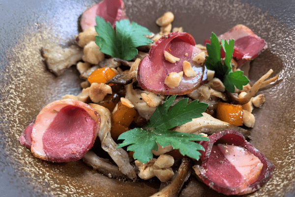 320-Potiron caramélisé au sirop d'érable, pleurote, magret fumé et noisettes-site