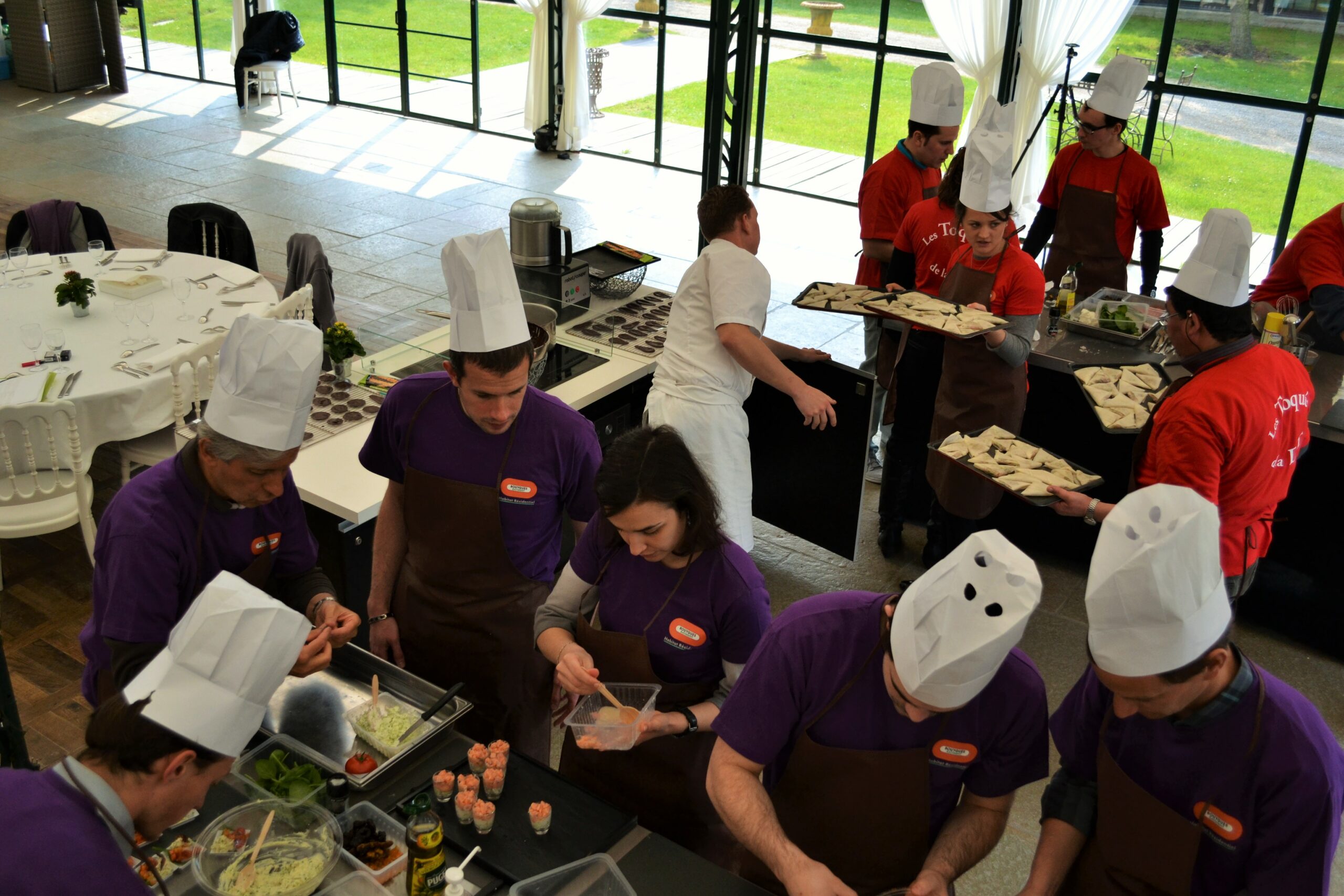 Pour le déjeuner, le diner, le goûter ou l'apéritif, c'est l'animation idéale pour stimuler la créativité, la cohésion et l'esprit de compétition de vos équipes autour d'un challenge culinaire original et gourmand. 