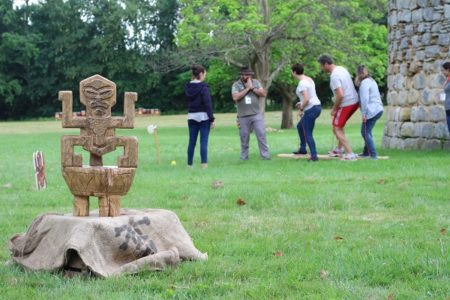 Pimentez votre séminaire avec une dose d’aventure et plongez vos participants dans un « Challenge Koh-Lectif » digne de l’émission télévisée pour développer la cohésion d’équipe. Définissez votre stratégie, relevez les défis et résolvez nos énigmes pour remporter le challenge : réflexion, communication et fous rires seront au programme de ce Team-Building.