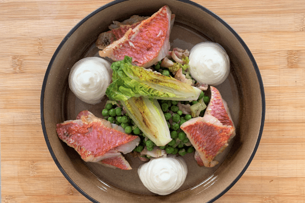 382_Filet de rouget, mousse de lard et petits pois-site
