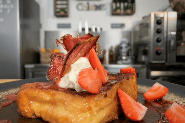 387_Brioche perdue, chantilly mascarpone et fraise dans tous ses états-site