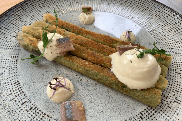403_Asperges vertes panées, mayonnaise au siphon et anguille fumée-site